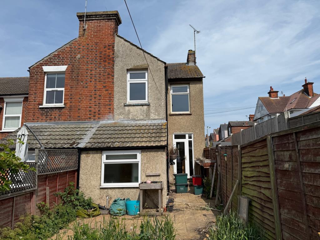 Lot: 139 - END-TERRACE HOUSE FOR IMPROVEMENT - Rear elevation of the end terrace house
